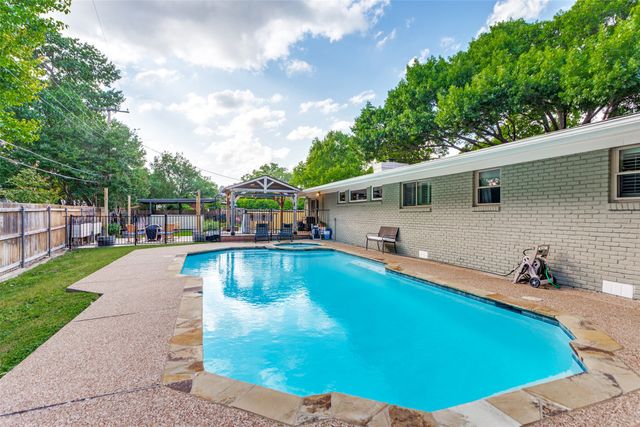 4312 Warnock Court, Fort Worth, TX 76109