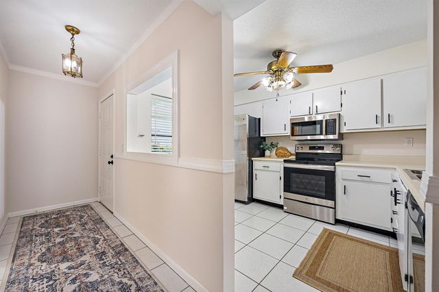 1901 Sabal Ridge Court D, Palm Beach Gardens, FL 33418