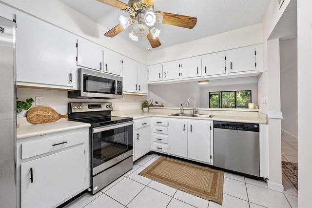1901 Sabal Ridge Court D, Palm Beach Gardens, FL 33418