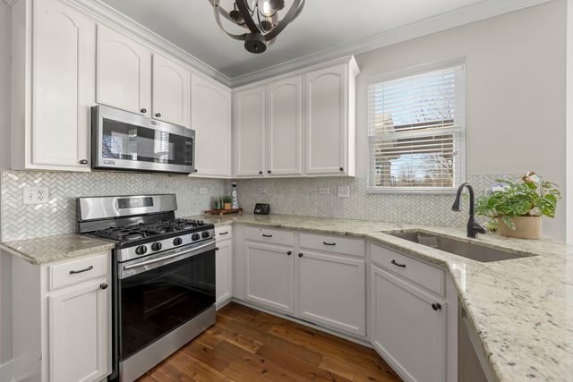 2408 Moutray Lane, North Aurora, IL 60542