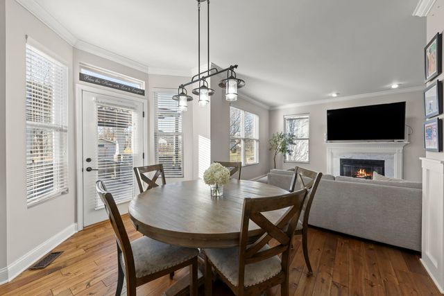 2408 Moutray Lane, North Aurora, IL 60542