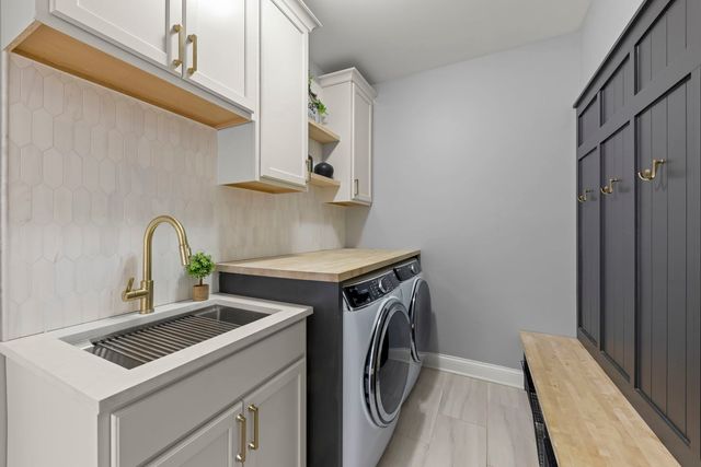 2408 Moutray Lane, North Aurora, IL 60542