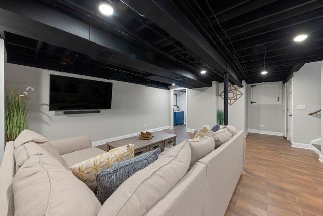 2408 Moutray Lane, North Aurora, IL 60542