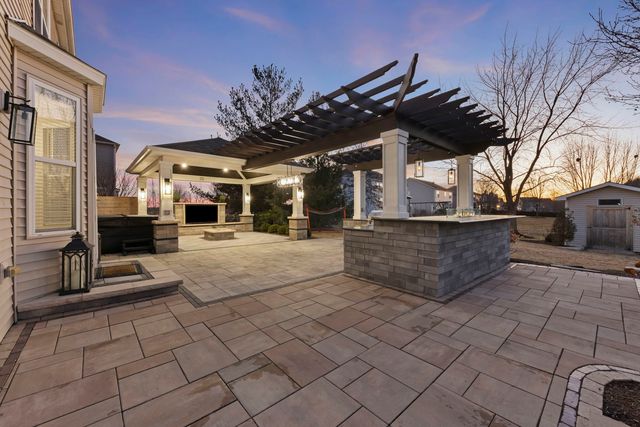 2408 Moutray Lane, North Aurora, IL 60542