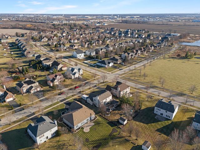 2408 Moutray Lane, North Aurora, IL 60542