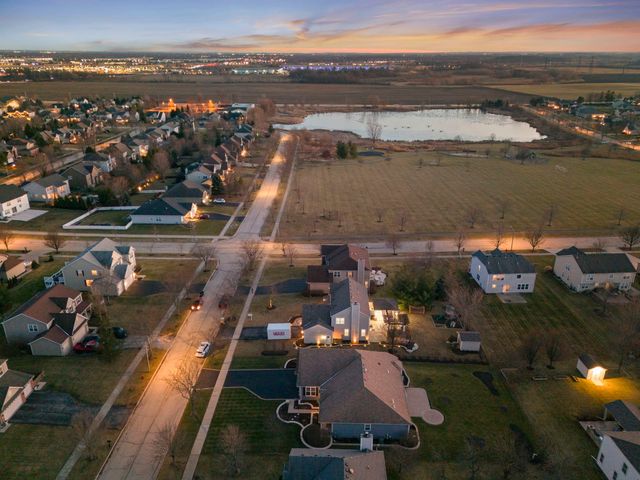 2408 Moutray Lane, North Aurora, IL 60542