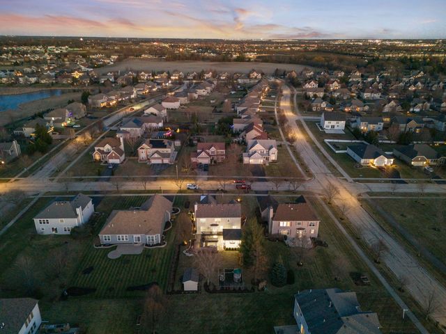 2408 Moutray Lane, North Aurora, IL 60542