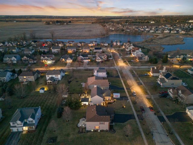 2408 Moutray Lane, North Aurora, IL 60542