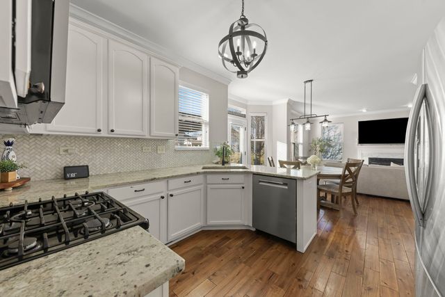 2408 Moutray Lane, North Aurora, IL 60542