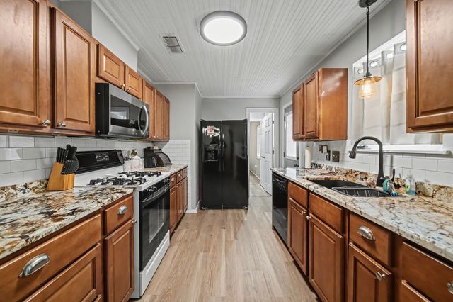 762 Oak Leaf Trail, East Tawakoni, TX 75472