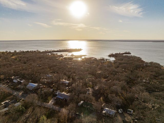 762 Oak Leaf Trail, East Tawakoni, TX 75472