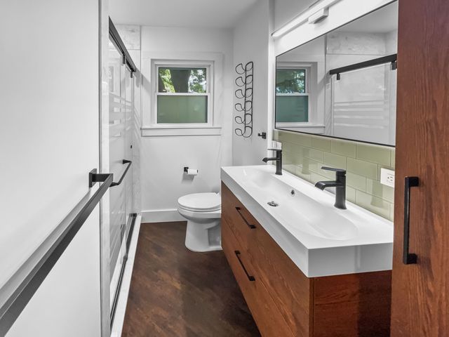 1108 E Russell Avenue, Carrollton, TX 75006