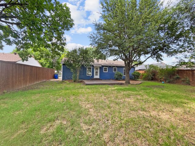 1108 E Russell Avenue, Carrollton, TX 75006
