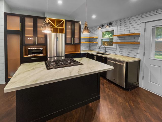 1108 E Russell Avenue, Carrollton, TX 75006
