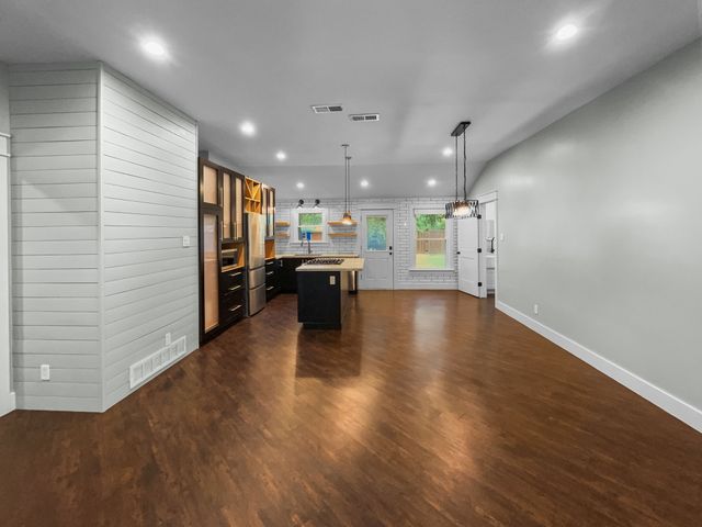 1108 E Russell Avenue, Carrollton, TX 75006