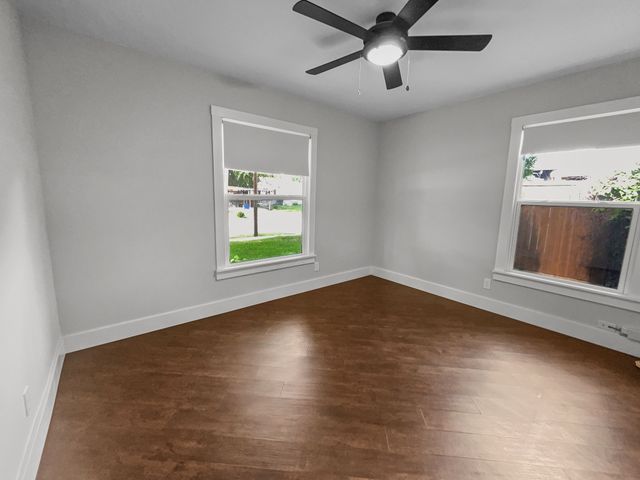 1108 E Russell Avenue, Carrollton, TX 75006