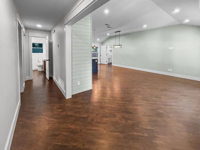 1108 E Russell Avenue, Carrollton, TX 75006