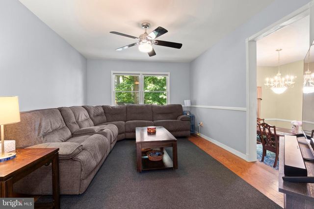 2 HOLLY DR, East Windsor, NJ 08520