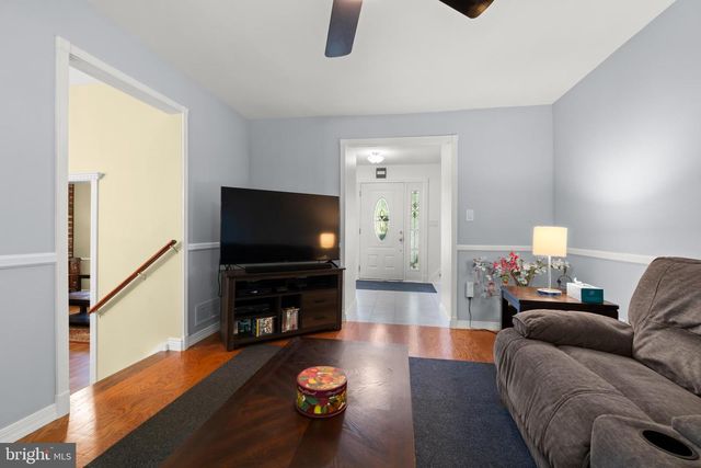 2 HOLLY DR, East Windsor, NJ 08520