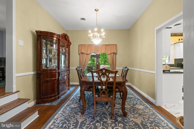 2 HOLLY DR, East Windsor, NJ 08520