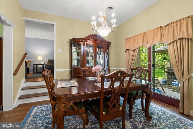 2 HOLLY DR, East Windsor, NJ 08520