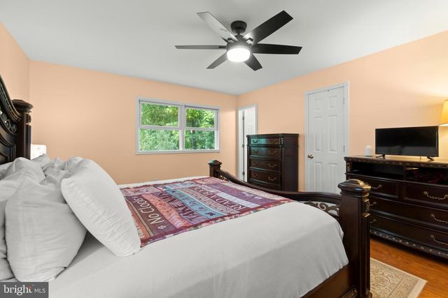 2 HOLLY DR, East Windsor, NJ 08520