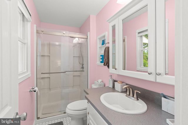 2 HOLLY DR, East Windsor, NJ 08520