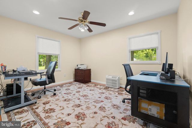2 HOLLY DR, East Windsor, NJ 08520
