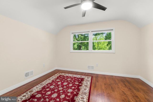 2 HOLLY DR, East Windsor, NJ 08520