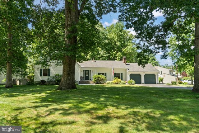 2 HOLLY DR, East Windsor, NJ 08520