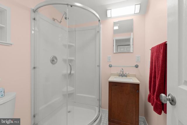 2 HOLLY DR, East Windsor, NJ 08520