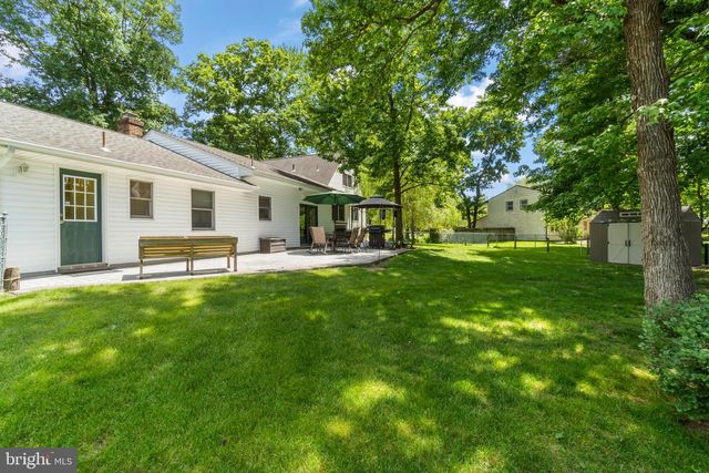 2 HOLLY DR, East Windsor, NJ 08520