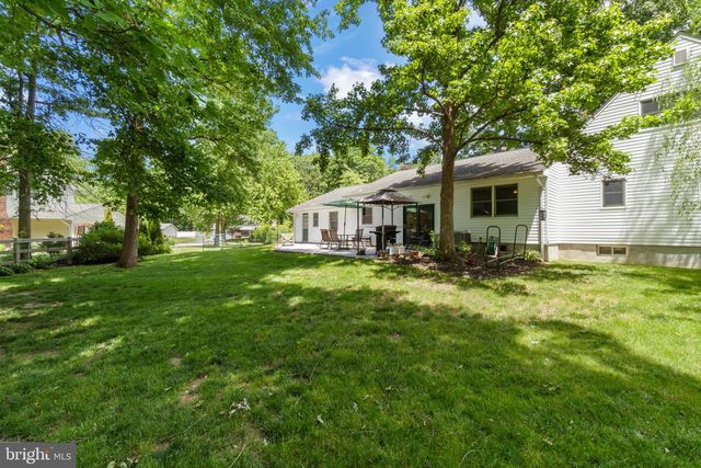 2 HOLLY DR, East Windsor, NJ 08520