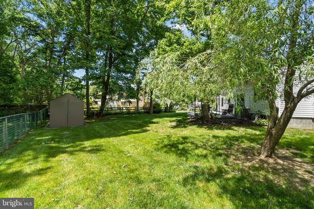 2 HOLLY DR, East Windsor, NJ 08520