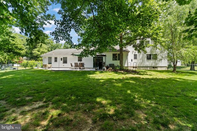 2 HOLLY DR, East Windsor, NJ 08520