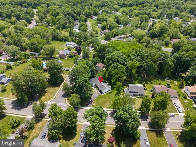 2 HOLLY DR, East Windsor, NJ 08520