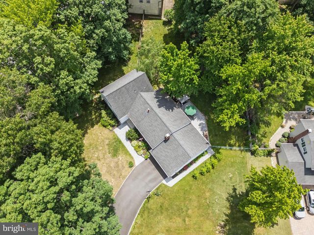 2 HOLLY DR, East Windsor, NJ 08520