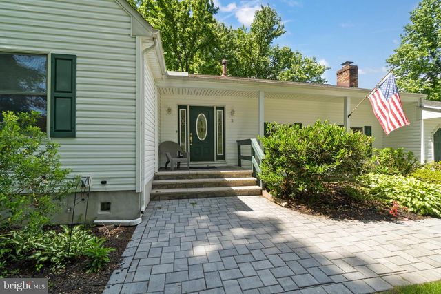 2 HOLLY DR, East Windsor, NJ 08520