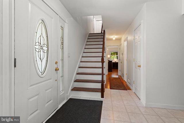 2 HOLLY DR, East Windsor, NJ 08520