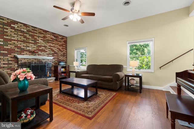 2 HOLLY DR, East Windsor, NJ 08520