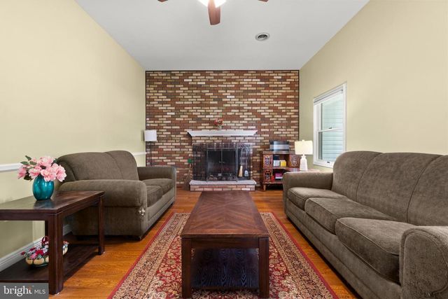 2 HOLLY DR, East Windsor, NJ 08520