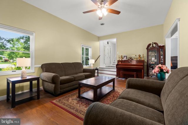 2 HOLLY DR, East Windsor, NJ 08520