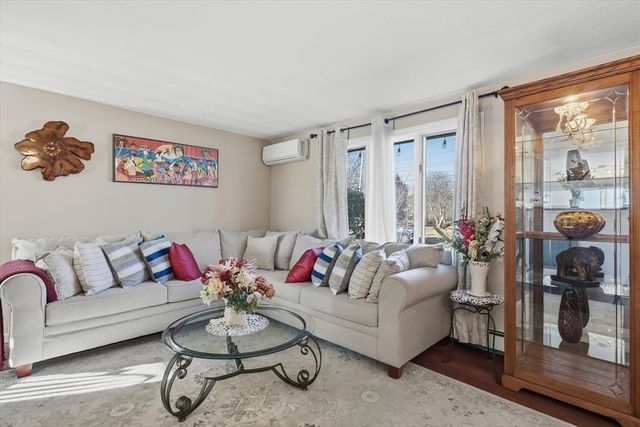 14 Ridgefield Dr, Framingham, MA 01701