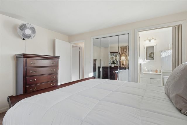 14 Ridgefield Dr, Framingham, MA 01701