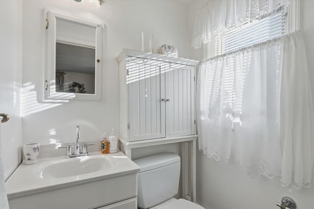 14 Ridgefield Dr, Framingham, MA 01701