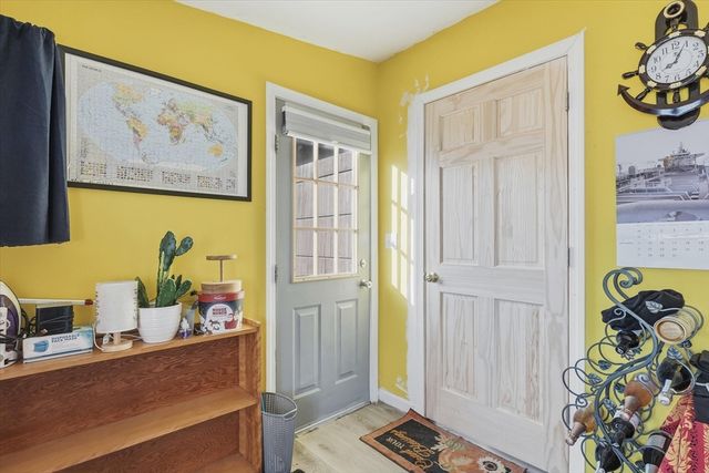 14 Ridgefield Dr, Framingham, MA 01701