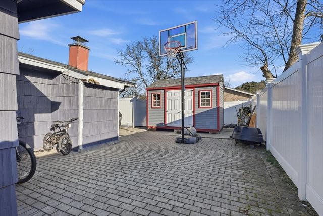 14 Ridgefield Dr, Framingham, MA 01701