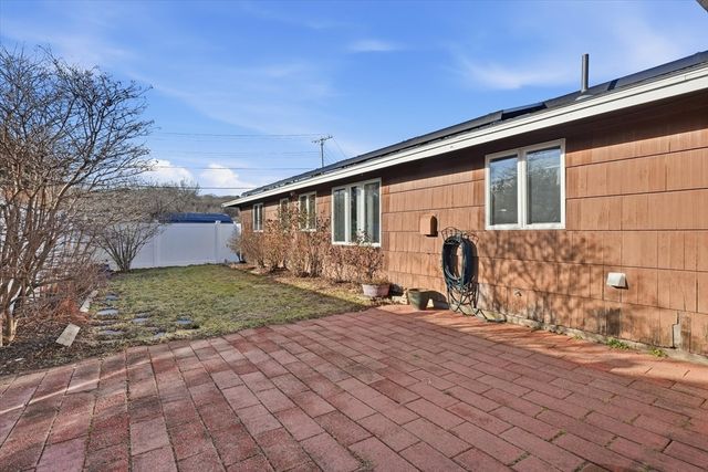 14 Ridgefield Dr, Framingham, MA 01701