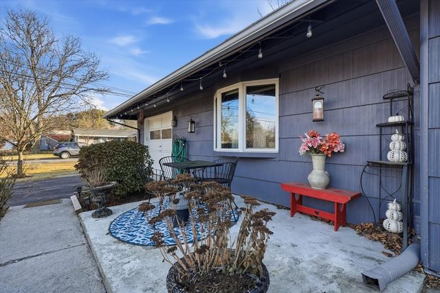 14 Ridgefield Dr, Framingham, MA 01701