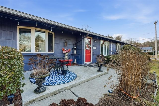 14 Ridgefield Dr, Framingham, MA 01701